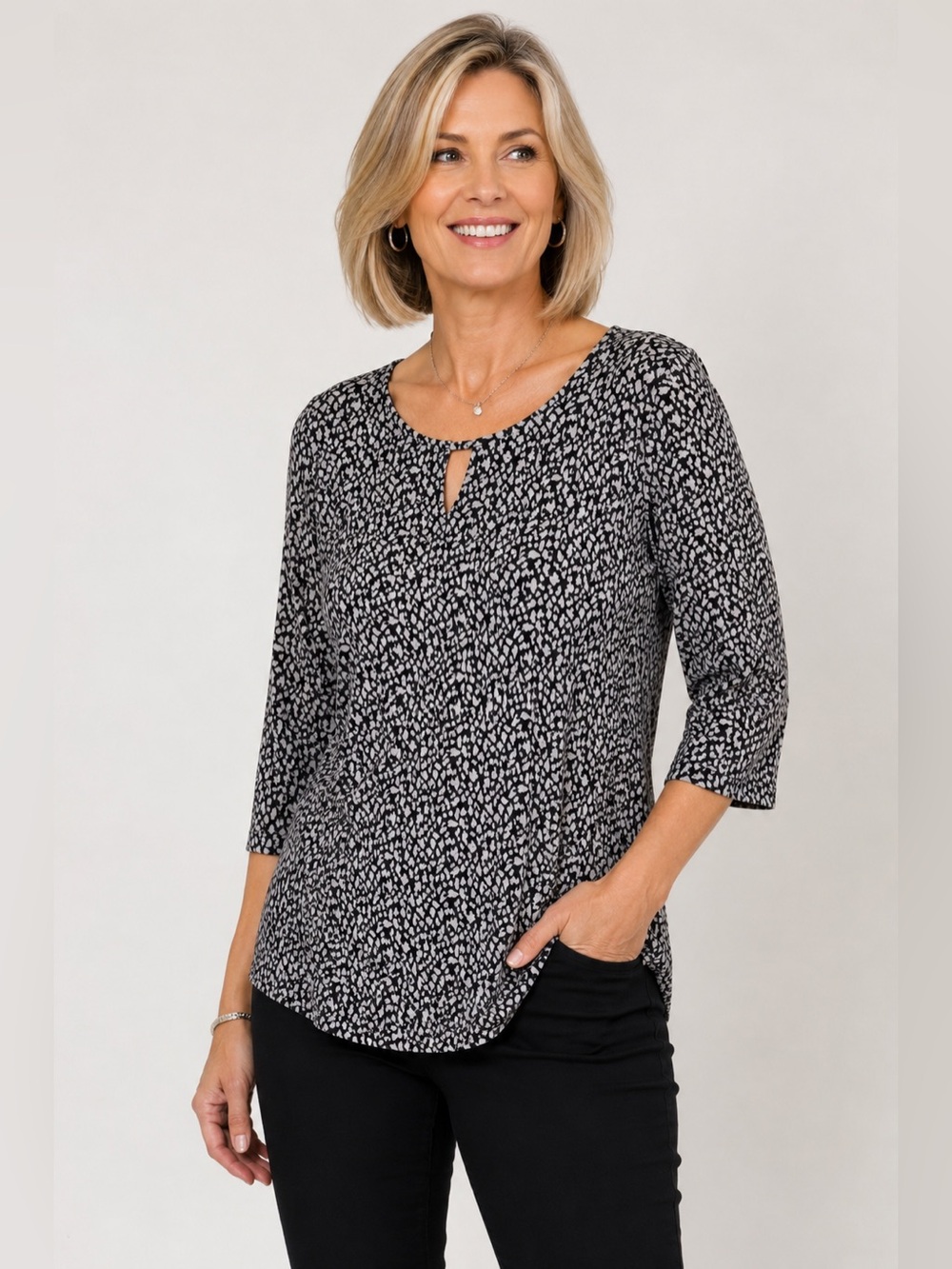 CHICOS WOMENS BLACK GRAY GEOMETRIC PRINTED TOP KEYHOLE STRETCHY SIZE 3